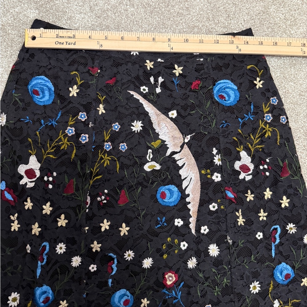 Alice and Olivia Keira Midi Skirt with Embroidery size 10 Beautiful Condition - Picture 6 of 12